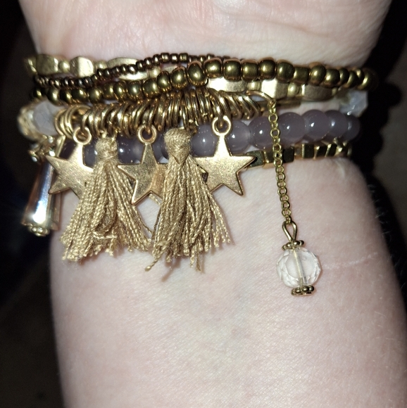 None Jewelry - Lot of beaded bracelets stretchy goldtone lilac brushed polished metal acrylic